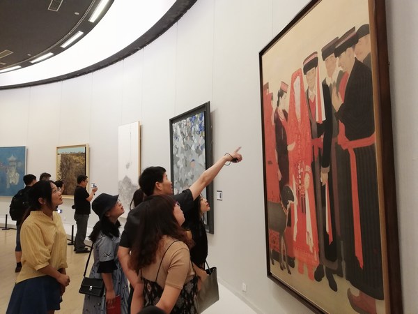 太阳成集团tyc9728艺术硕士（美术）研究生赴中国美术馆开展专题艺术实践教学1.jpg